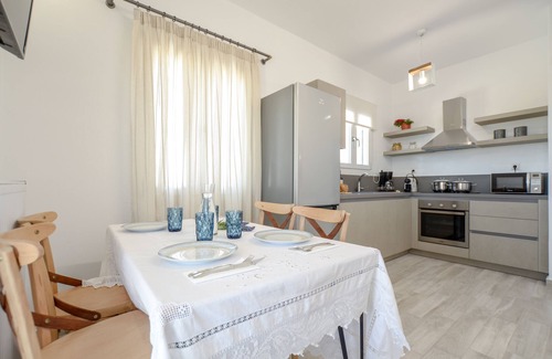 Mikri Vigla Apartment | Beach front accomodation in Mikri Vigla Beach - 3 min from beach!