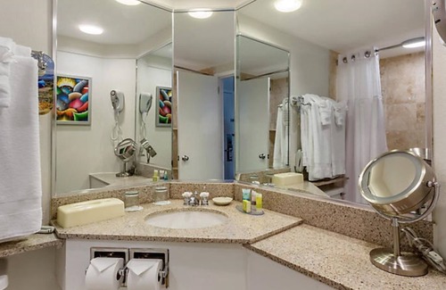St. Pete Beach Resort | Beach front condo just steps away from the beach.