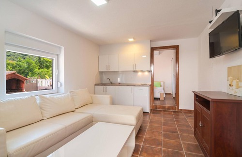 Necujam House | Beach front home in Necujam