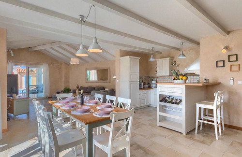 Fazana House | Beach front home in Pula with sauna