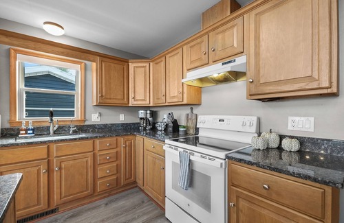 Houghton Lake Cottage | Beach Front Houghton Lake with Game Room