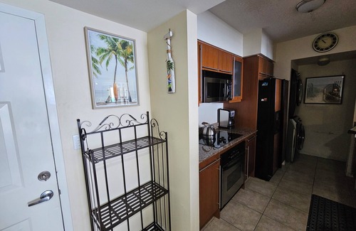 Hallandale Beach Condo | Beach Front Luxury 2-bedroom 2 Bath condo in beautiful Hallandale Beach