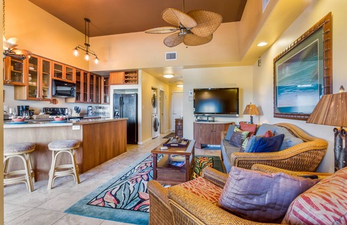 Kahaluu Bay Condo | Beach Front Ocean View Penthouse (Top Floor) Corner Unit with GREAT Internet!