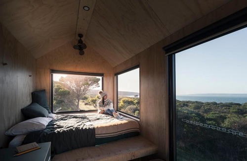 Antechamber Bay House | Beach Front Off-Grid Cabin on Kangaroo Island - Rae