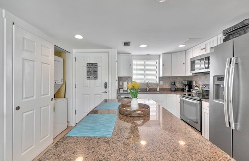 Holiday Isle Condo | Beach front - On the sand - Beautiful, renovated, clean - Sleeps 6.