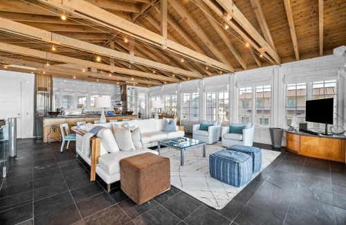Seaside House | BEACH FRONT Seaside Home - Outside the Box - 4BR 4,5BTH home