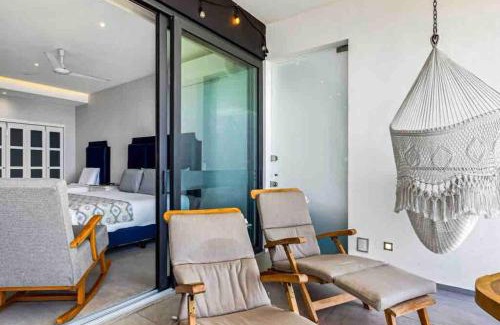 Flamingos Apartment | ~Beach Front~Stunning VIEWS~Free Airport Transport