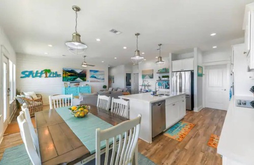 Indian Beach House | Beach Getaway. 2 King Beds. Walk to Beach. Fire Pit, BBQ Grill and Ping Pong