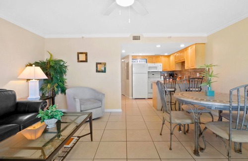 Treasure Island Condo | Beach Getaway – Spectacular Sunsets South Beach 206