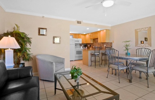 Treasure Island Condo | Beach Getaway – Spectacular Sunsets South Beach 206