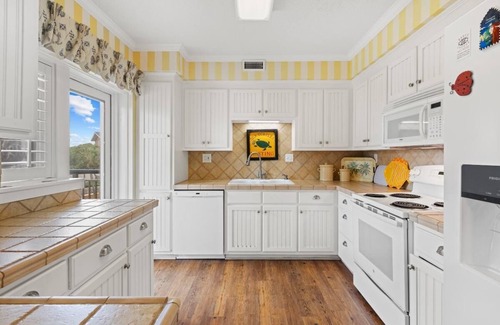 Georgetown County Condo | Beach & Golf Escape 2 Bdrm End Unit 3rd Flr