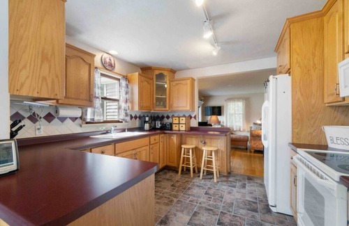 Sturgeon Bay House | Beach, harbor & restaurants within walking distance. Family friendly home!