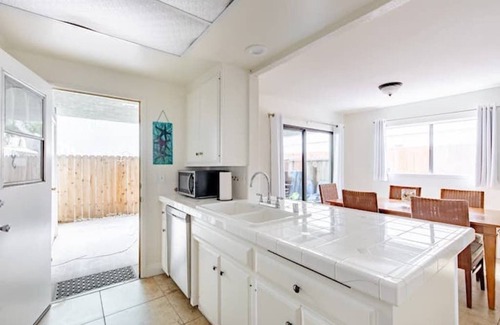 Huntington Beach House | Beach Heaven! Huge townhouse near the sand in Huntington Beach!