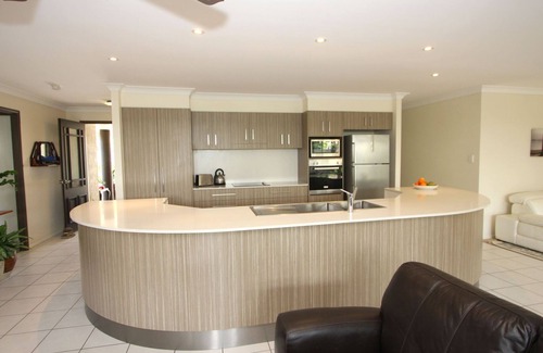 Wurtulla House | Beach Heaven - You'll hear the waves crashing