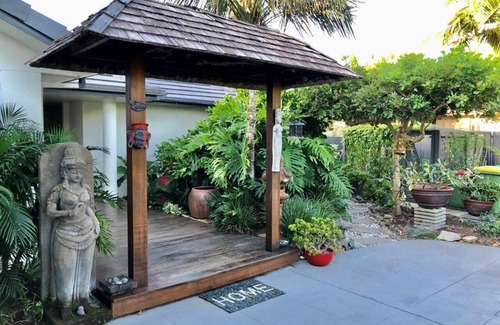 Wurtulla House | Beach Heaven - You'll hear the waves crashing