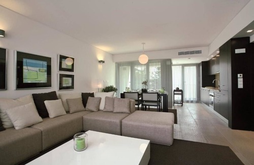 Carvalhal Hotel | Beach & History: Spacious Family Studios with Free Parking, Close to Roman Ruins