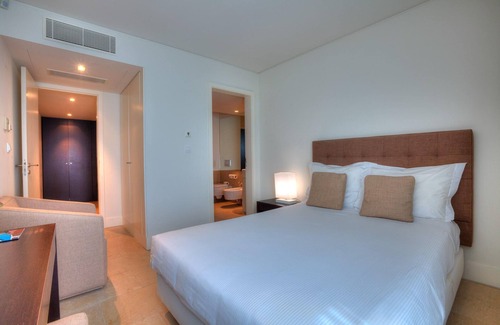 Carvalhal Hotel | Beach & History: Spacious Family Studios with Free Parking, Close to Roman Ruins