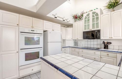 Seal Rock House | Beach House, Amazing Views, Pool Table, Large Deck, Room for the Whole Family