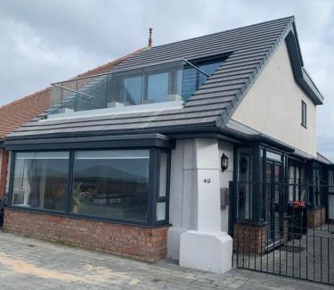 Thornton-Cleveleys Apartment | Beach House Apartment on ground floor with sea view - pet friendly