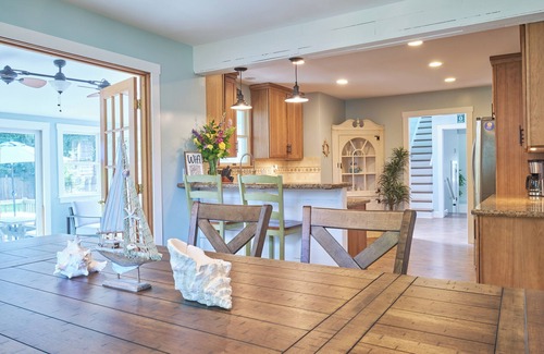 Erma House | Beach House Bliss - Cape MaynnCoastal retreat w/space for multiple families!