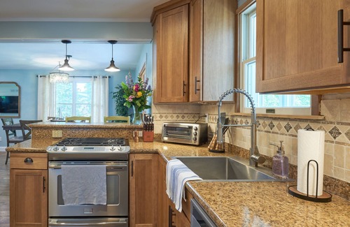 Erma House | Beach House Bliss - Cape MaynnCoastal retreat w/space for multiple families!
