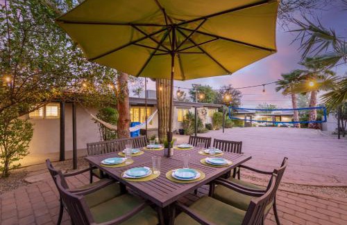 Paradise Valley Village House | Beach House Feel in the Desert-Family Friendly Mini Resort Large Yard and Casita! ALL NEW GAME ROOM! home