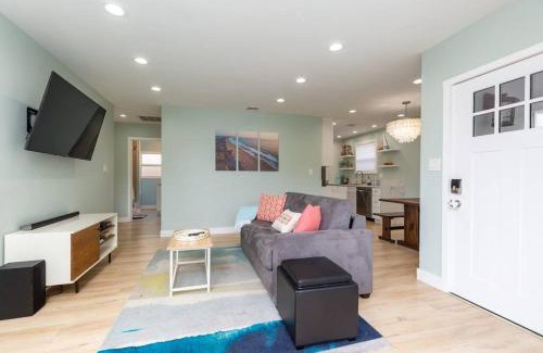 Crown Point House | Beach House In The Heart Of PB