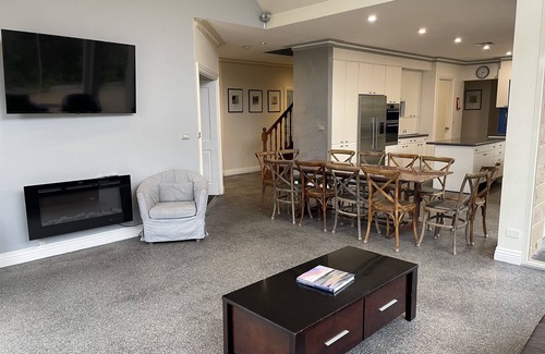 Rye House | beach-house-ocean-bayside-beaches: Golf Green, Playground, Hot Tub, Wifi, Foxtel