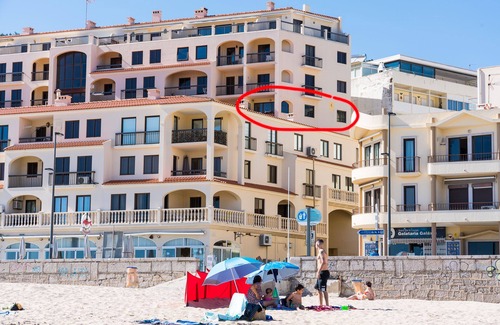 Sesimbra Apartment | Beach House on the golden beach!