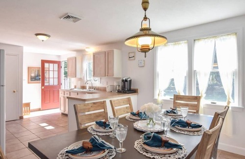 North Eastham House | Beach House Short Walk to Kingsbury Beach!