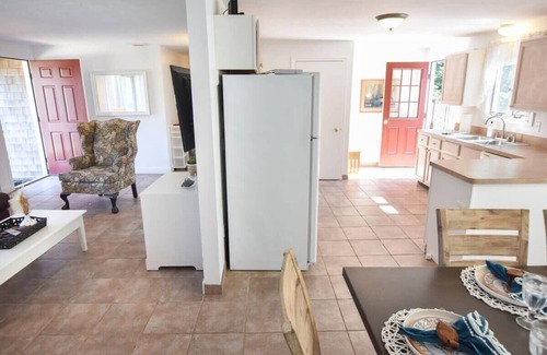 North Eastham House | Beach House Short Walk to Kingsbury Beach!