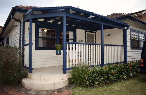 North Wollongong House | Beach House style home close to transport