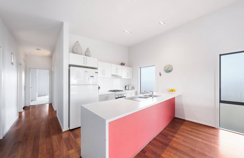 Port Elliot House | Beach House w/breathtaking Sea Views Pet & Family Friendly - 2min walk to Beach