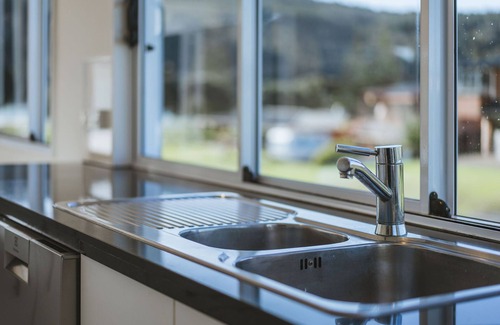 Whangamata House | BEACH HOUSE Whangamatā (BEACH HOUSE) - 100m from Harbour