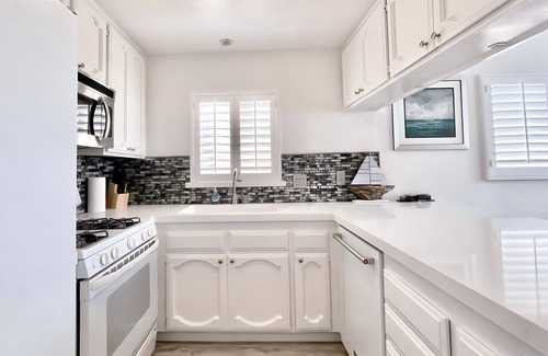 Hollywood House | Beach House with Ocean and Harbor Views from Magnificient RoofDeck!