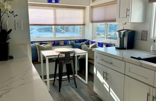 West Newport Cottage | Beach it Here- 5 min. walk to the beach, remodeled and close to all amenities