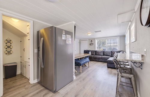 St. Petersburg - Clearwater Cottage | Beach Lodge:2 Story Sleeps up to 12* Beach front pavilion* heated pool
