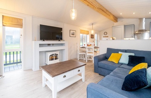 Leiston Cottage | Beach Lodge - Sizewell - sleeps 4 guests in 2 bedrooms