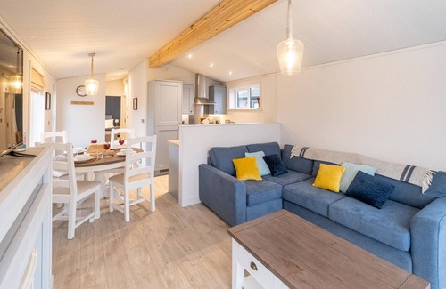 Leiston Cottage | Beach Lodge - Sizewell - sleeps 4 guests in 2 bedrooms