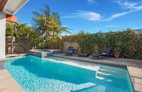 Venice House | Beach Oasis - Heated Pool - Music Studio - Golf