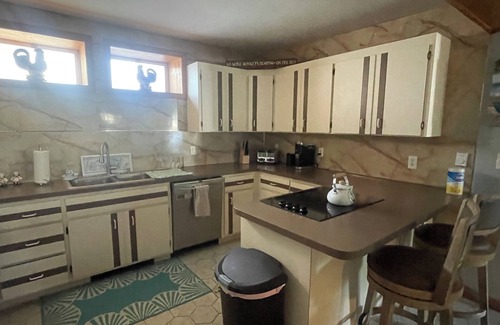 Plymouth House | 😎BEACH 🏖PARADISE 😎 2 minute walk to Private Pet Friendly Beach. Leashes require