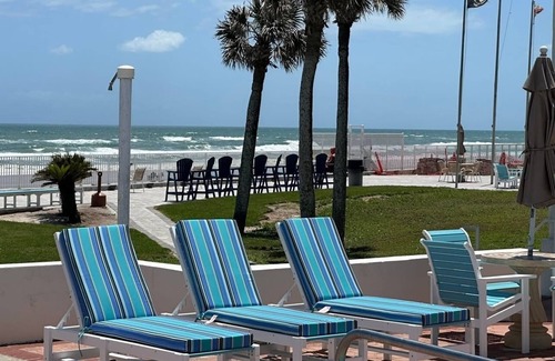 South Peninsula Historic District Apartment | Beach -Pool -Home Away From Home- MOST Amazing SUNRISE-Racing-Bike Week-Concerts