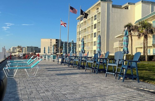 South Peninsula Historic District Apartment | Beach -Pool -Home Away From Home- MOST Amazing SUNRISE-Racing-Bike Week-Concerts