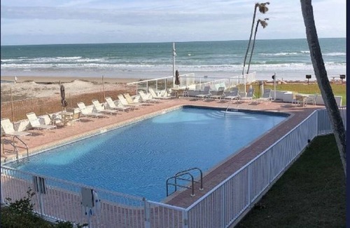 South Peninsula Historic District Apartment | Beach -Pool -Home Away From Home- MOST Amazing SUNRISE-Racing-Bike Week-Concerts