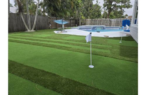 Boynton Beach Villa | Beach Proximity Family Getaway Private Pool, Jacuzzi, Mini-Golf and Entertainment