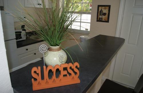 Caloosahatchee Apartment | Beach Resort in Cape Coral