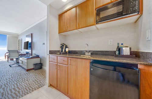 Sunny Isles Beach Resort | Beach Resort Suite with Ocean view!