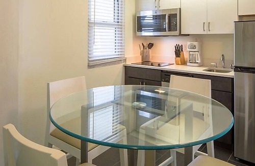 Daytona Beach Shores Resort | Beach Resort with Ocean Front Pool and Hot Tub