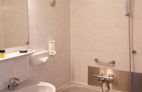 Nieuwvliet Hotel | Beach Retreat in Comfortable Room Close to Strand Cadzand-Bad | Free Parking