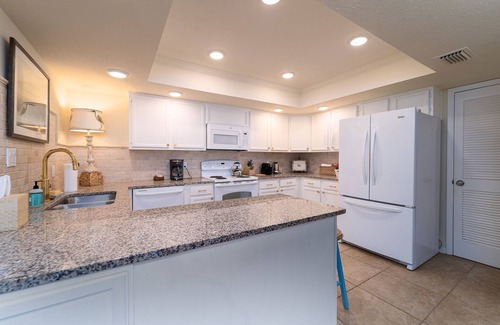 Sawgrass Condo | Beach Retreat/Spacious/Steps to the beach. Newly Refurnished!